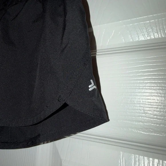 Old Navy Active Black Shorts - Picture 3 of 6